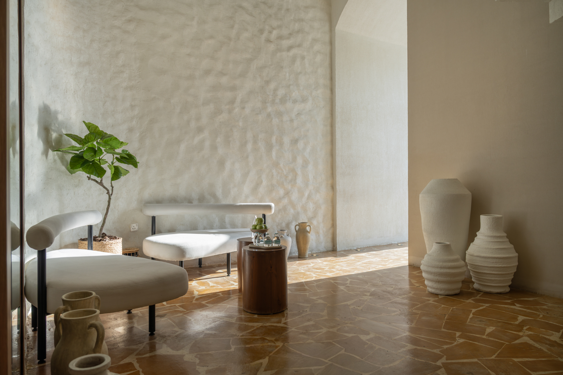spa-lobby-DGlmGxga
